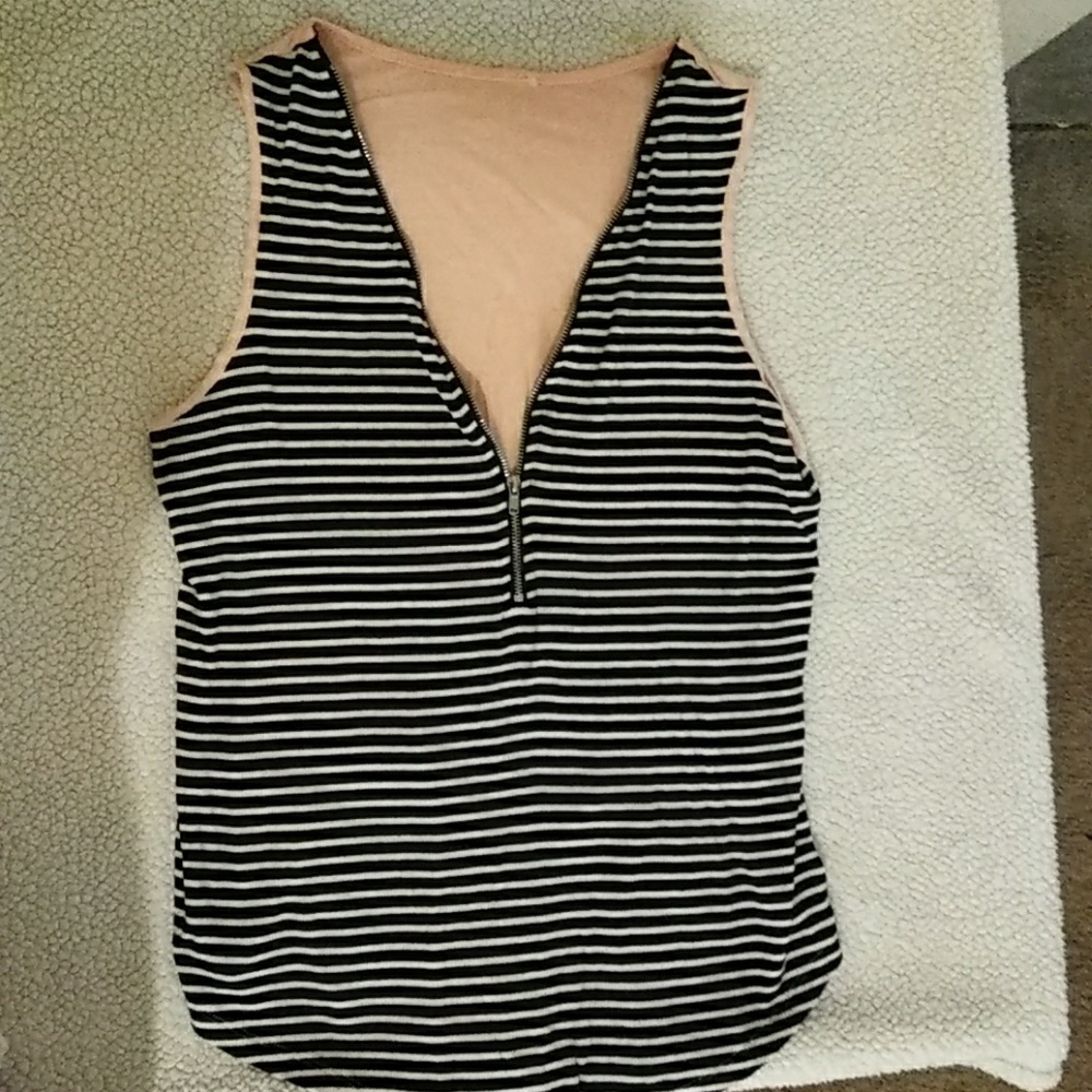Zip up sleeveless shirt